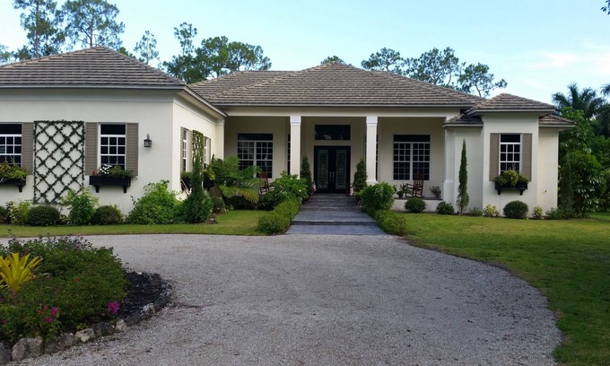 Oakes Estates Apartamento | Estudio privado en finca de 3 acres en el paraíso!