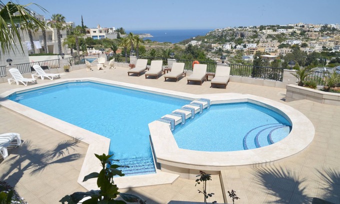Mellieħa Heights Villa | Villa privada con piscina y vistas increíbles