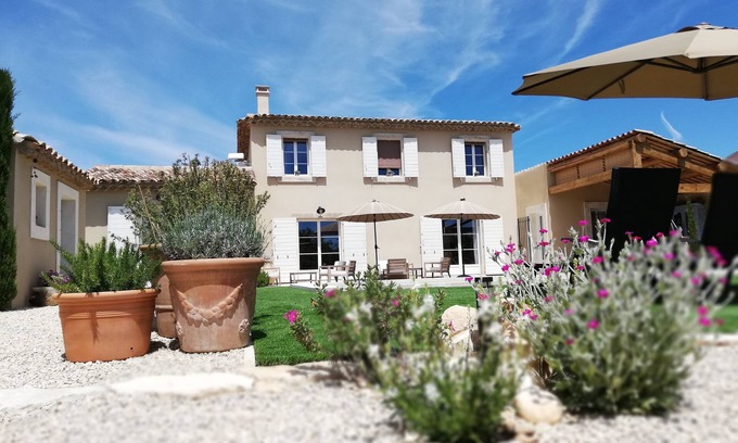 Saint-Saturnin-les-Apt Casa | Villa provenzal en el parque Luberon con piscina privada y bicicletas eléctricas.