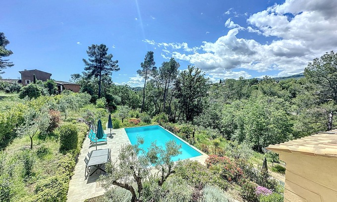 Le Collet Casa | Provencal Escape: Charming House with Shared Pool in Le Rouret