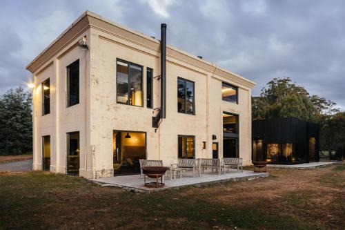 Lake St. Clair Hotel | Pumphouse Point