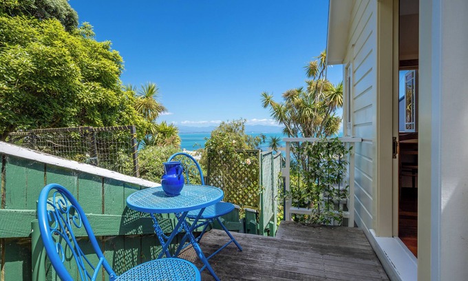 Britannia Heights Apartamento | 'Puna Perch - Te Whare Rangi' - Private Room in Nelson Waterfront