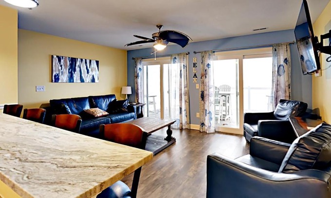 Put-in-Bay Casa | Put-in-Bay Waterfront Condo #211
