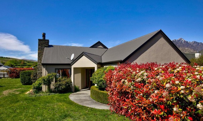 Lower Shotover Casa | Quail's Nest, Queenstown - Luxury Home & Garden