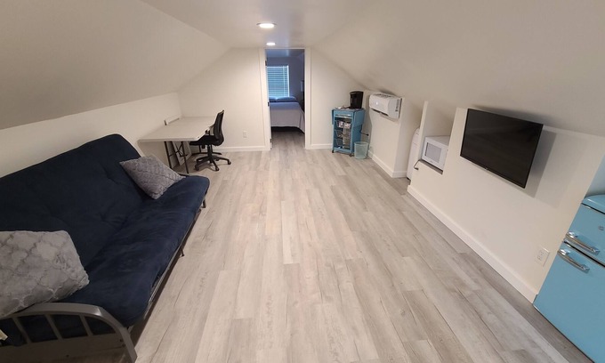 Childersburg Casa | Quaint 1 bedroom upstairs loft, new construction in 2021, 8 mins from Sylacauga.