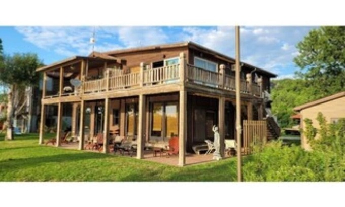 Buchanan County Cabina | Quaint and Peaceful Waterfront Cabin Unit 4