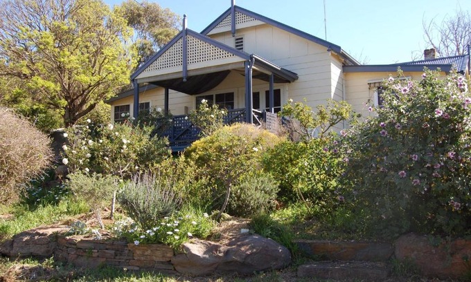 Victor Harbor Casa | Quaint Cottage Nestled Amongst the Trees