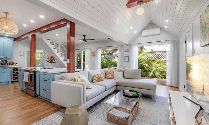 Key West Historic District Cabaña | Quaint Key West Escape Old Town - Local Living