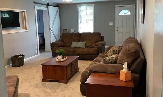 Fostoria Casa | Quaint recently renovated private home with small town living surroundings