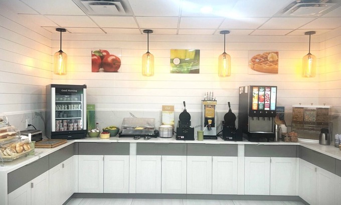 Golfview Hotel | Quality Inn Airport - Cruise Port