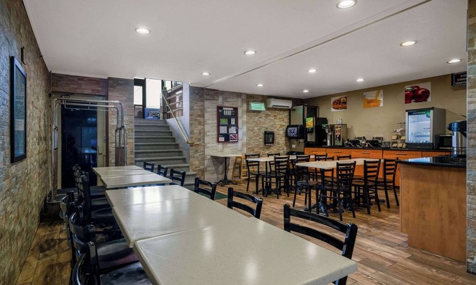 Rochdale Hotel | Quality Inn JFK Airport Rockaway Blvd