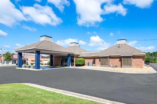 Cape Fear Hotel | Quality Inn & Suites Fayetteville I-95