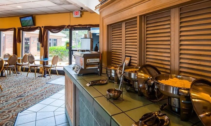 Cape Fear Hotel | Quality Inn & Suites Fayetteville I-95