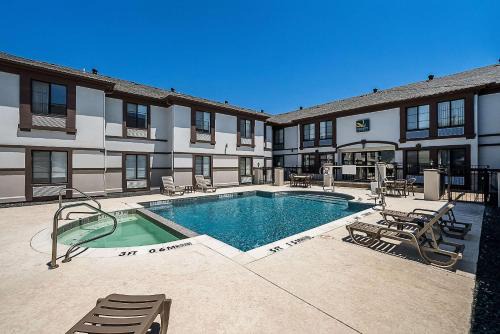 Irving Hotel | Quality Inn & Suites Irving DFW Airport South