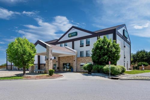Manhattan Hotel | Quality Inn & Suites Manhattan