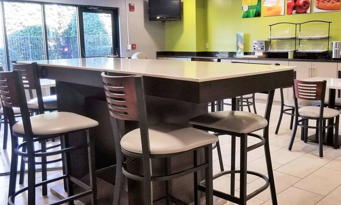 Northeast Raleigh Hotel | Quality Inn & Suites Raleigh North