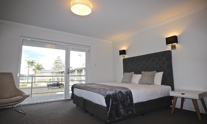 Batemans Bay Hotel | Quays Hotel