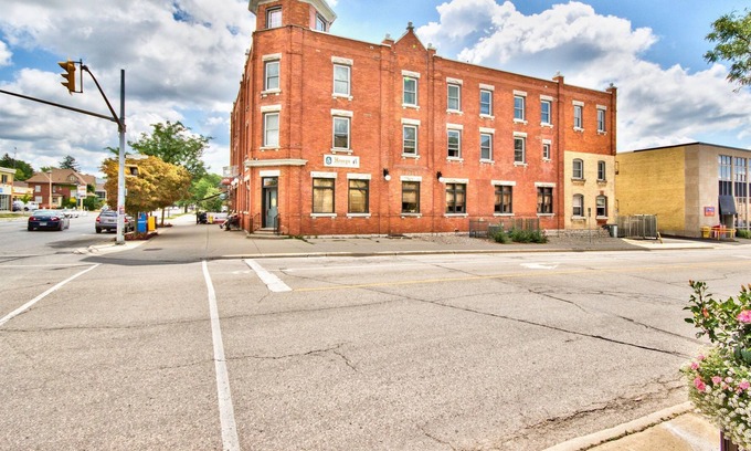 Stratford Hotel | Queen's Inn at Stratford