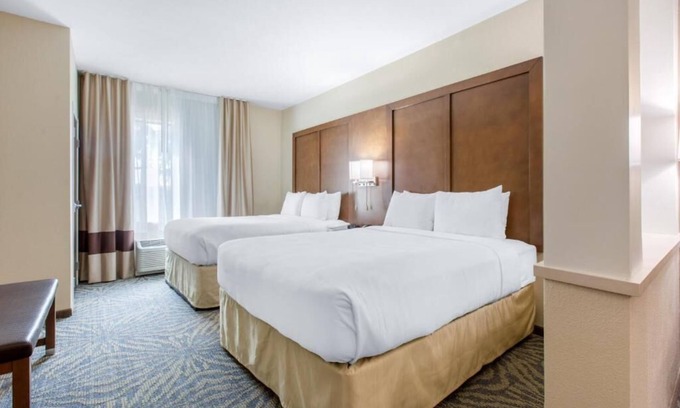 East Congress Apartamento | Queen Suite with Two Queen Beds - Accessible/Non-Smoking