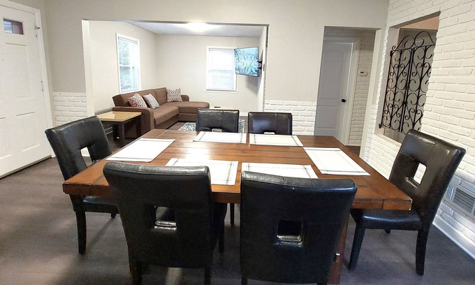 Melrose Park Casa | Quick Access to O'Hare and Chicago downtown