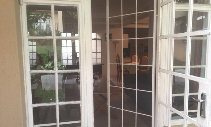 White River Cabaña | Tranquilo 3 dormitorios y 2 baños Country Cottage en el centro de la ciudad río blanco