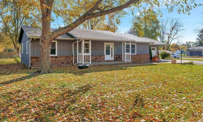 Mahomet Casa | Quiet 4 bedroom get away 20 min from Campus