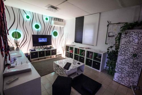 Mishmar HaShiv'a Apartamento | Quiet and beautiful bungalow near to old Jaffa City