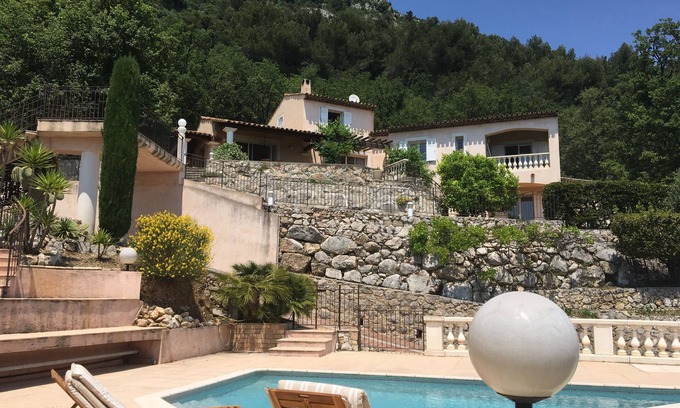 Saint-Jeannet Apartamento | Quiet, comfortable studio with a panoramic view of the French Riviera