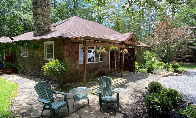 Eagles Mere Cabaña | Tranquila cabaña en el histórico pueblo de Lakeside