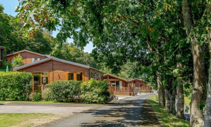 Widemouth Bay Cabina | Quiet countryside 3-bedroom chalet with a Hot Tub