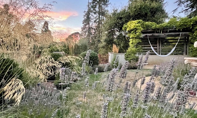 Upper Rockridge Apartamento | Apartamento tranquilo y elegante con hermosas vistas y jardines en terrazas