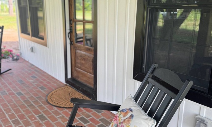 Denton Otro | Quiet Farmhouse on 4 acres, 2 Bedroom, close to town, Denton MD