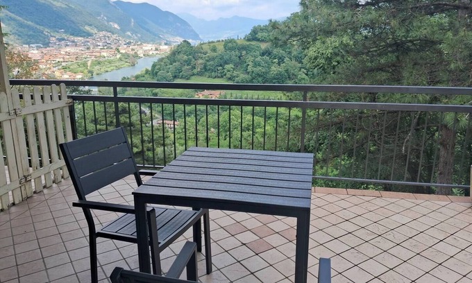 Villongo Apartamento | Quiet flat in the Villongo Castle park near the Iseo lake