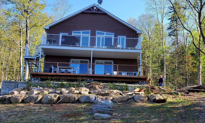 Lantier Cabaña | Propiedad tranquila frente al lago - Se alquila habitación y baño privado