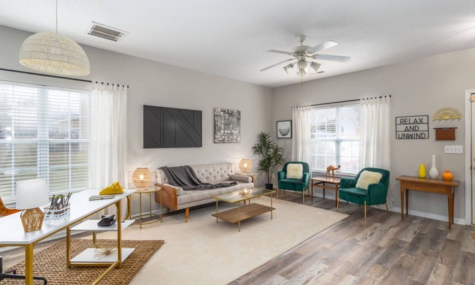 Greensboro Casa | Quiet, Pet Friendly Townhome - 2 Kings/1 Queen, Fire Pit, close to downtown