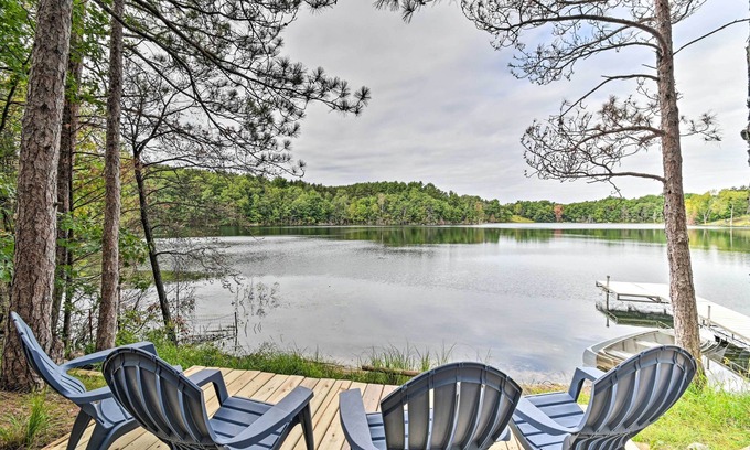 Wautoma Casa | Quiet Retreat on Lake w/ Kayaks, Boats + Bikes!