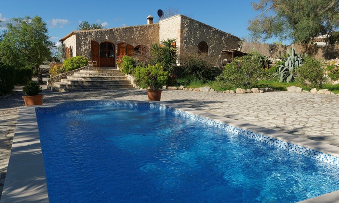 Montuiri Casa | Tranquila finca de roca natural + casa de invitados, piscina y jardín con 6 pers