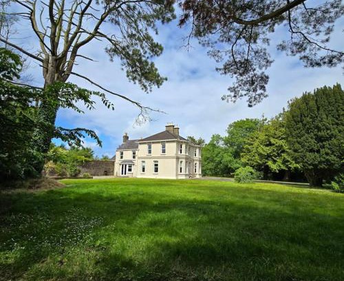 Coleraine Casa | Quilly Farm House - North Coast - Entire House, near Castlerock, Coleraine, Beach walks, countrywalks, golf courses