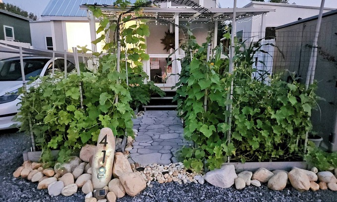 Newport Cabaña | R & R's Modern Retreat