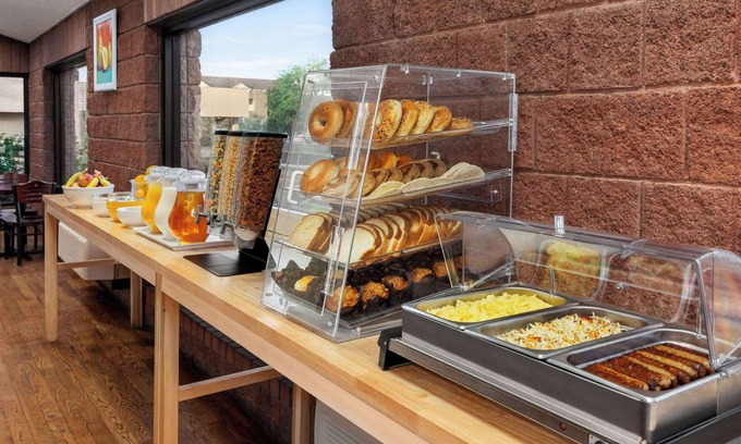 Albuquerque Hotel | Ramada by Wyndham Albuquerque Airport