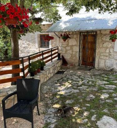 Niksic Cabina | Ranch below Ostrog