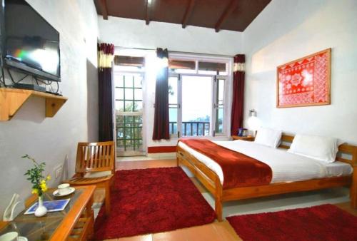 Turkaura Complejo | Ranikhet Hotel Kaafal Cottage With Mountain View