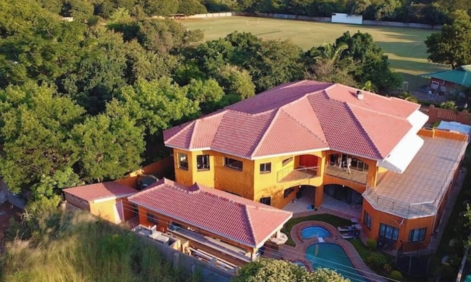 Victoria Falls Villa | Regina Francesca Villa. Diversa