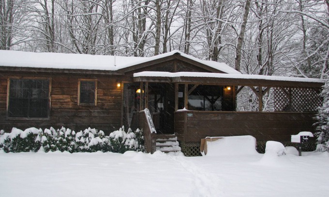 Altamont Cabina | Romántico y acogedor 1BR 'Real Log Cabin' Riverside con bañera de hidromasaje, chimenea + (4 personas)