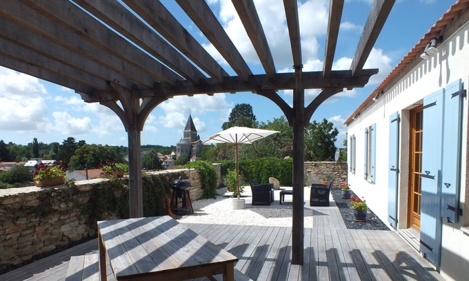 Mareuil-Sur-Lay-Dissais Casa | Recientemente Construido Hillside House en el borde de un pequeño pueblo en el sur de Vendée