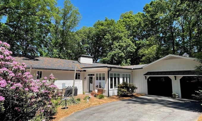 Kernersville Casa | Recently Renovated Home - Furniture Market, HPU, Wake Forest, Greensboro & more!