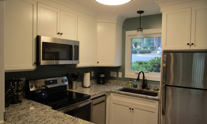 Pinehurst Condominio | Reconfigured 2 bedroom, 2 bath condo, walking distance Pinehurst Resort.