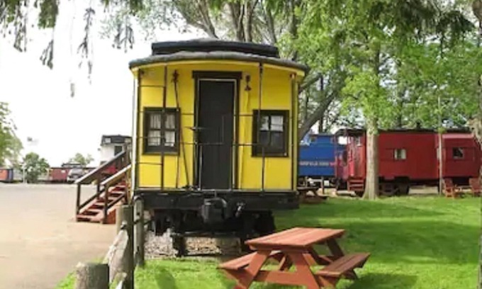 Ronks Hotel | Red Caboose Motel