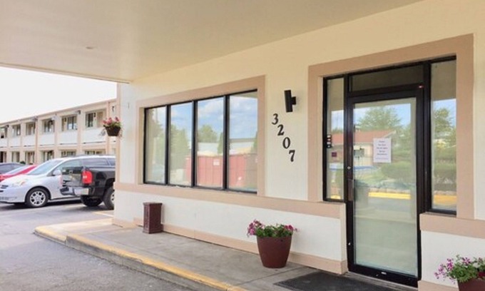 North Chicago Hotel | Red Carpet Inn Great Lakes