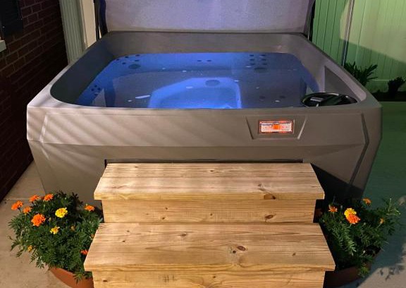 Madison Casa | Red comfy cottage